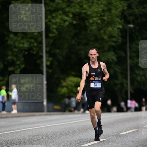 29.06.2025 - hella hamburg halbmarathon Dr. Thomas Lammeyer http://msf.ph/oto/8151473 29.06.2025 09:39:59 Kennedybrücke 31 meine-sportfotos.de