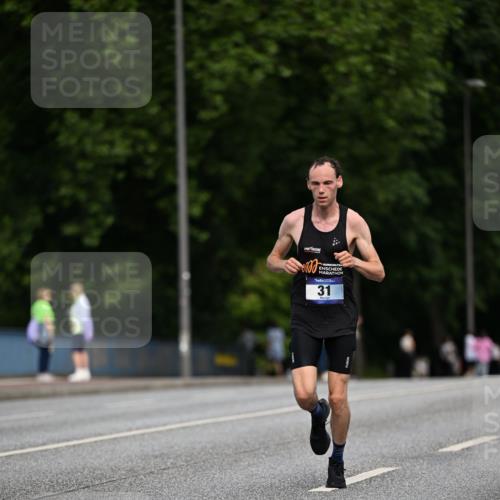 29.06.2025 - hella hamburg halbmarathon Dr. Thomas Lammeyer http://msf.ph/oto/8151481 29.06.2025 09:40:00 Kennedybrücke 31 meine-sportfotos.de