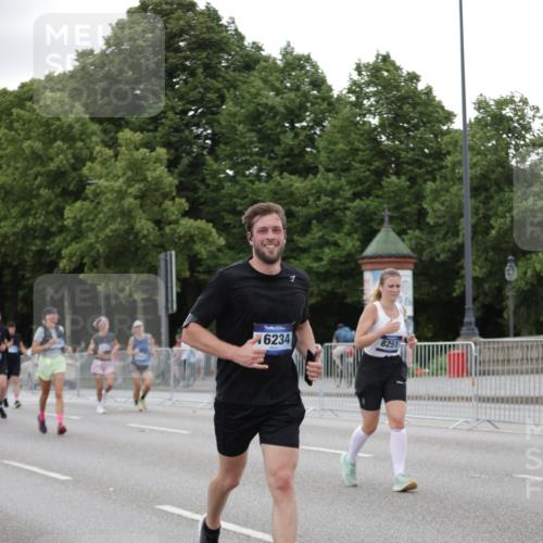 29.06.2025 - hella hamburg halbmarathon Jannik Wohlers http://msf.ph/oto/8151487 29.06.2025 10:51:42 Lombardsbrücke 1418, 1978, 3038, 4087, 4273, 4436, 4598, 4606, 5062, 5262, 6403, 6404, 6406, 6456, 6985, 7682, 7691, 8194, 8196, 8250, 8251, 8621, 9460, 9730, 10342, 10533, 10673, 11101, 11126, 11127, 11375, 12089, 12510, 12525, 12969, 13538, 14215, 14235, 14720, 15128, 16015, 16234, 17253, 17277, 17326, 17327, 17902, 18078, 18221, 18615, 18975 meine-sportfotos.de