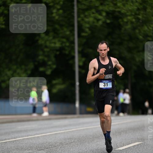 29.06.2025 - hella hamburg halbmarathon Dr. Thomas Lammeyer http://msf.ph/oto/8151494 29.06.2025 09:40:00 Kennedybrücke 31 meine-sportfotos.de