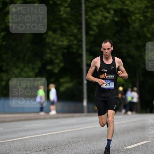 29.06.2025 - hella hamburg halbmarathon Dr. Thomas Lammeyer http://msf.ph/oto/8151497 29.06.2025 09:40:00 Kennedybrücke 31 meine-sportfotos.de