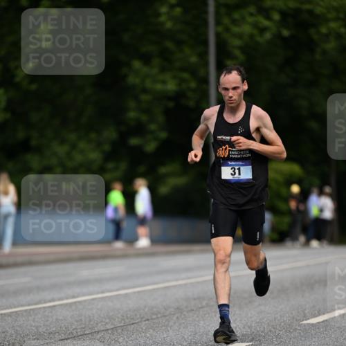 29.06.2025 - hella hamburg halbmarathon Dr. Thomas Lammeyer http://msf.ph/oto/8151502 29.06.2025 09:40:00 Kennedybrücke 31 meine-sportfotos.de