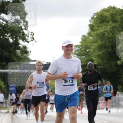 29.06.2025 - hella hamburg halbmarathon Jannik Wohlers http://msf.ph/oto/8151504 29.06.2025 10:14:43 Lombardsbrücke 1296, 1379, 1524, 1575, 1745, 2140, 2281, 3507, 3509, 3513, 3650, 3844, 4495, 4641, 5800, 5986, 6181, 6248, 6317, 7439, 7881, 8237, 8239, 8275, 8522, 8563, 8609, 8854, 9113, 9911, 9975, 10589, 10717, 11271, 11598, 11611, 11683, 12634, 13683, 13881, 14195, 14617, 14999, 15037, 15038, 16208, 16419, 17128, 17708, 17847, 18769, 18800 meine-sportfotos.de