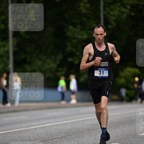 29.06.2025 - hella hamburg halbmarathon Dr. Thomas Lammeyer http://msf.ph/oto/8151509 29.06.2025 09:40:01 Kennedybrücke 31 meine-sportfotos.de