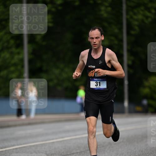 29.06.2025 - hella hamburg halbmarathon Dr. Thomas Lammeyer http://msf.ph/oto/8151521 29.06.2025 09:40:01 Kennedybrücke 31 meine-sportfotos.de