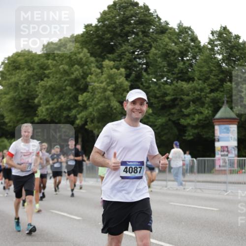 29.06.2025 - hella hamburg halbmarathon Jannik Wohlers http://msf.ph/oto/8151548 29.06.2025 10:51:43 Lombardsbrücke 1418, 1978, 3038, 4087, 4273, 4436, 4598, 4606, 5062, 5262, 6403, 6404, 6406, 6456, 6985, 7682, 7691, 8194, 8196, 8250, 8251, 8621, 9368, 9460, 9730, 10342, 10533, 10673, 11101, 11126, 11127, 11375, 12089, 12510, 12525, 12969, 13538, 14215, 14235, 14720, 15128, 16015, 16234, 16262, 16973, 17253, 17277, 17326, 17327, 17902, 18078, 18221, 18615 meine-sportfotos.de
