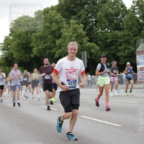 29.06.2025 - hella hamburg halbmarathon Jannik Wohlers http://msf.ph/oto/8151570 29.06.2025 10:51:45 Lombardsbrücke 1418, 1978, 3038, 4087, 4273, 4436, 4598, 4606, 4815, 5062, 5262, 6386, 6403, 6404, 6406, 6456, 6985, 7690, 7691, 8194, 8196, 8250, 8251, 8621, 9368, 9460, 9730, 10342, 10634, 10673, 10884, 11126, 11127, 11375, 11736, 11899, 11974, 12089, 12247, 12510, 12525, 12969, 13094, 13538, 14215, 14235, 14720, 16015, 16234, 16262, 16492, 16973, 17253, 17277, 17326, 17327, 18078, 18221, 18756, 18817 meine-sportfotos.de