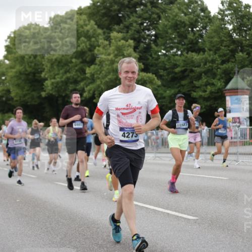 29.06.2025 - hella hamburg halbmarathon Jannik Wohlers http://msf.ph/oto/8151589 29.06.2025 10:51:45 Lombardsbrücke 1418, 1978, 3038, 4087, 4273, 4436, 4598, 4606, 4815, 5062, 5262, 6386, 6403, 6404, 6406, 6456, 6985, 7690, 7691, 8194, 8196, 8250, 8251, 8621, 9368, 9460, 9730, 10342, 10634, 10673, 10884, 11126, 11127, 11375, 11736, 11899, 11974, 12089, 12247, 12510, 12525, 12969, 13094, 13538, 14215, 14235, 14720, 16015, 16234, 16262, 16492, 16973, 17253, 17277, 17326, 17327, 18078, 18221, 18756, 18817 meine-sportfotos.de