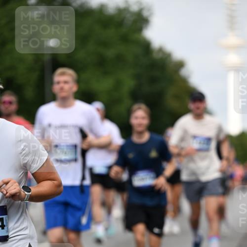 29.06.2025 - hella hamburg halbmarathon Dr. Thomas Lammeyer http://msf.ph/oto/8151614 29.06.2025 10:07:02 Kennedybrücke 1414, 2142, 2619, 2712, 2780, 2810, 2819, 3225, 4204, 4665, 5734, 6208, 6295, 6752, 6815, 6997, 7869, 7888, 8003, 8364, 8481, 8483, 8624, 9006, 10128, 10295 meine-sportfotos.de