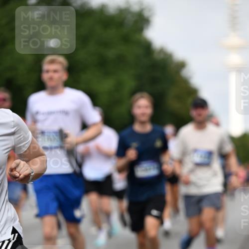 29.06.2025 - hella hamburg halbmarathon Dr. Thomas Lammeyer http://msf.ph/oto/8151617 29.06.2025 10:07:02 Kennedybrücke 1414, 2142, 2619, 2712, 2780, 2810, 2819, 3225, 4204, 4665, 5734, 6208, 6295, 6752, 6815, 6997, 7869, 7888, 8003, 8364, 8481, 8483, 8624, 9006, 10128, 10295 meine-sportfotos.de