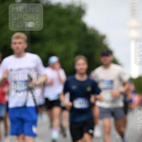 29.06.2025 - hella hamburg halbmarathon Dr. Thomas Lammeyer http://msf.ph/oto/8151626 29.06.2025 10:07:02 Kennedybrücke 1414, 2142, 2619, 2712, 2780, 2810, 2819, 3225, 4204, 4665, 5734, 6208, 6295, 6752, 6815, 6997, 7869, 7888, 8003, 8364, 8481, 8483, 8624, 9006, 10128, 10295 meine-sportfotos.de