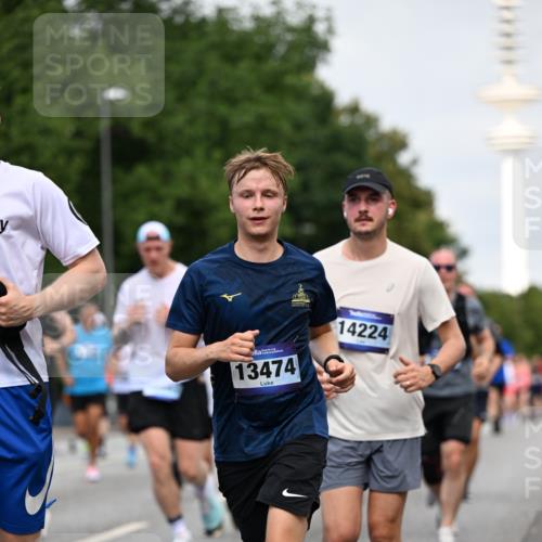 29.06.2025 - hella hamburg halbmarathon Dr. Thomas Lammeyer http://msf.ph/oto/8151633 29.06.2025 10:07:03 Kennedybrücke 1414, 2142, 2619, 2712, 2780, 2810, 2819, 3225, 3630, 4066, 4204, 4665, 5734, 6208, 6752, 6815, 6997, 7869, 7888, 8003, 8364, 8481, 8483, 8624, 9006, 10128, 10295 meine-sportfotos.de