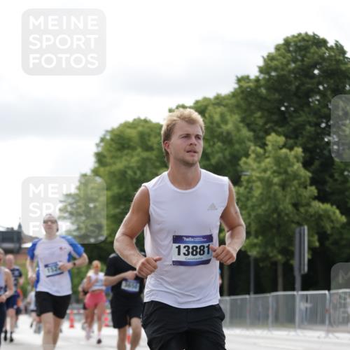 29.06.2025 - hella hamburg halbmarathon Jannik Wohlers http://msf.ph/oto/8151642 29.06.2025 10:14:47 Lombardsbrücke 1296, 1379, 1524, 1575, 1745, 2140, 2281, 3507, 3509, 3513, 3650, 3844, 4495, 4641, 5271, 5800, 5986, 6181, 6248, 6317, 7452, 7881, 8237, 8256, 8275, 8609, 9113, 9847, 9911, 9975, 9997, 10589, 11271, 11598, 11611, 11683, 12524, 12634, 13683, 13881, 14617, 15037, 15038, 16208, 16419, 17128, 17847, 18769, 18800, 18939 meine-sportfotos.de