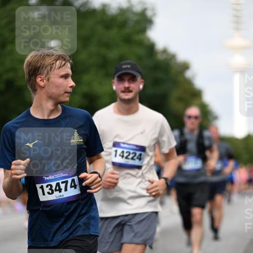 29.06.2025 - hella hamburg halbmarathon Dr. Thomas Lammeyer http://msf.ph/oto/8151651 29.06.2025 10:07:03 Kennedybrücke 1414, 2142, 2619, 2712, 2780, 2810, 2819, 3225, 3630, 4066, 4204, 4665, 5734, 6208, 6752, 6815, 6997, 7869, 7888, 8003, 8364, 8481, 8483, 8624, 9006, 10128, 10295 meine-sportfotos.de