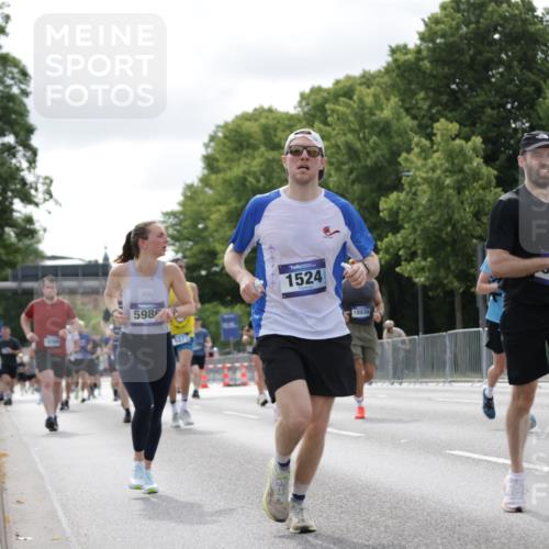 29.06.2025 - hella hamburg halbmarathon Jannik Wohlers http://msf.ph/oto/8151654 29.06.2025 10:14:49 Lombardsbrücke 1296, 1524, 1745, 2281, 3513, 3650, 3844, 4495, 5271, 5986, 6317, 7452, 7810, 7881, 8237, 8256, 8275, 8609, 9113, 9847, 9975, 9997, 10589, 11271, 11598, 11683, 12524, 12634, 13683, 13881, 14617, 15037, 15038, 15150, 15740, 16419, 17128, 18769, 18800, 18939, 19027 meine-sportfotos.de