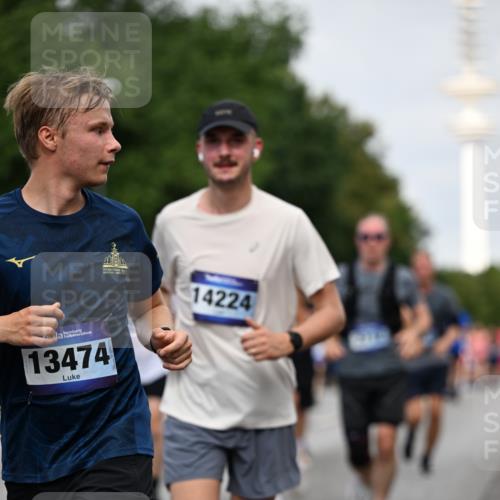 29.06.2025 - hella hamburg halbmarathon Dr. Thomas Lammeyer http://msf.ph/oto/8151656 29.06.2025 10:07:04 Kennedybrücke 1414, 1702, 2142, 2619, 2712, 2780, 2810, 2819, 3225, 3630, 4066, 4204, 4613, 4665, 5734, 6208, 6752, 6815, 6997, 7869, 7888, 8003, 8364, 8481, 8483, 8624, 9006, 10128, 10295 meine-sportfotos.de