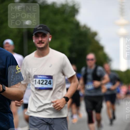 29.06.2025 - hella hamburg halbmarathon Dr. Thomas Lammeyer http://msf.ph/oto/8151663 29.06.2025 10:07:04 Kennedybrücke 1414, 1702, 2142, 2619, 2712, 2780, 2810, 2819, 3225, 3630, 4066, 4204, 4613, 4665, 5734, 6208, 6752, 6815, 6997, 7869, 7888, 8003, 8364, 8481, 8483, 8624, 9006, 10128, 10295 meine-sportfotos.de