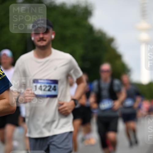 29.06.2025 - hella hamburg halbmarathon Dr. Thomas Lammeyer http://msf.ph/oto/8151666 29.06.2025 10:07:04 Kennedybrücke 1414, 1702, 2142, 2619, 2712, 2780, 2810, 2819, 3225, 3630, 4066, 4204, 4613, 4665, 5734, 6208, 6752, 6815, 6997, 7869, 7888, 8003, 8364, 8481, 8483, 8624, 9006, 10128, 10295 meine-sportfotos.de