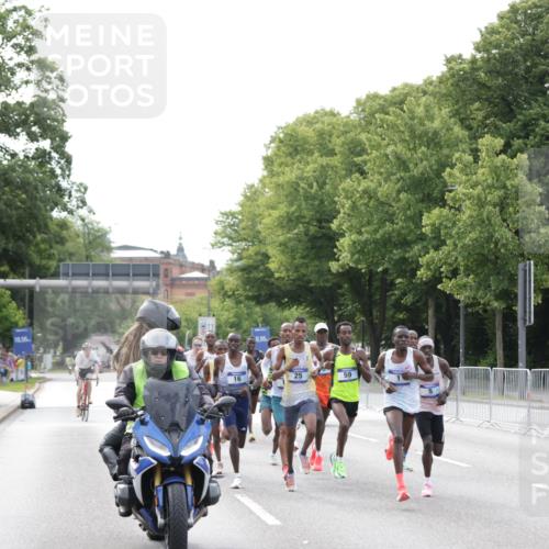 29.06.2025 - hella hamburg halbmarathon Jannik Wohlers http://msf.ph/oto/8151667 29.06.2025 09:30:56 Lombardsbrücke 1, 5, 7, 10, 11, 16, 23, 25, 59 meine-sportfotos.de