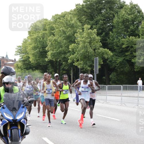 29.06.2025 - hella hamburg halbmarathon Jannik Wohlers http://msf.ph/oto/8151677 29.06.2025 09:30:56 Lombardsbrücke 1, 5, 7, 10, 11, 16, 23, 25, 59 meine-sportfotos.de