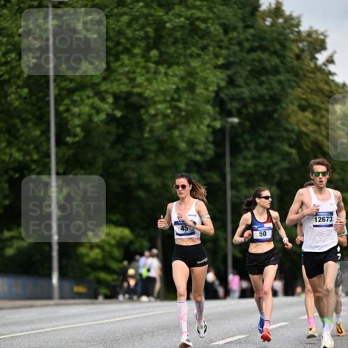 29.06.2025 - hella hamburg halbmarathon Dr. Thomas Lammeyer http://msf.ph/oto/8151679 29.06.2025 09:40:41 Kennedybrücke 45, 50, 3944 meine-sportfotos.de