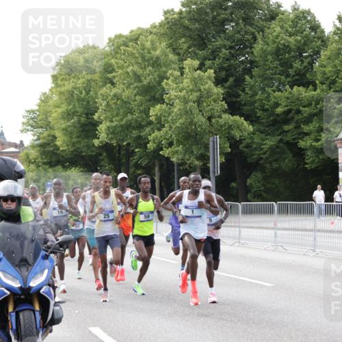 29.06.2025 - hella hamburg halbmarathon Jannik Wohlers http://msf.ph/oto/8151682 29.06.2025 09:30:56 Lombardsbrücke 1, 5, 7, 10, 11, 16, 23, 25, 59 meine-sportfotos.de