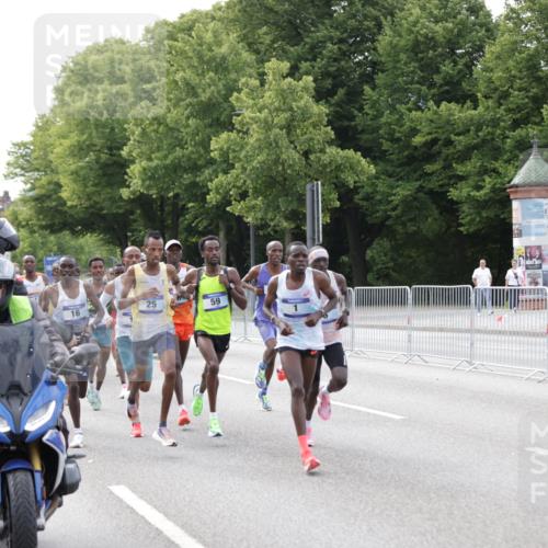 29.06.2025 - hella hamburg halbmarathon Jannik Wohlers http://msf.ph/oto/8151692 29.06.2025 09:30:56 Lombardsbrücke 1, 5, 7, 10, 11, 16, 23, 25, 59 meine-sportfotos.de