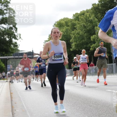 29.06.2025 - hella hamburg halbmarathon Jannik Wohlers http://msf.ph/oto/8151693 29.06.2025 10:14:50 Lombardsbrücke 1296, 1524, 1745, 2281, 3513, 3650, 4495, 5271, 5986, 6317, 7452, 7809, 7810, 7881, 8237, 8256, 8609, 9847, 9975, 9997, 11271, 11598, 11683, 12524, 12634, 13453, 13500, 13881, 14617, 15150, 15740, 16419, 17128, 18769, 18800, 18939, 19027 meine-sportfotos.de