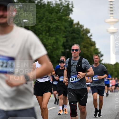 29.06.2025 - hella hamburg halbmarathon Dr. Thomas Lammeyer http://msf.ph/oto/8151695 29.06.2025 10:07:05 Kennedybrücke 1414, 1702, 2142, 2619, 2712, 2780, 2810, 2819, 3225, 3630, 4066, 4204, 4613, 4665, 5734, 6208, 6752, 6815, 6997, 7869, 7888, 8003, 8481, 8483, 8624, 9006, 10128 meine-sportfotos.de