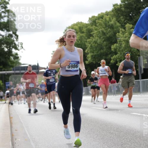 29.06.2025 - hella hamburg halbmarathon Jannik Wohlers http://msf.ph/oto/8151702 29.06.2025 10:14:50 Lombardsbrücke 1296, 1524, 1745, 2281, 3513, 3650, 4495, 5271, 5986, 6317, 7452, 7809, 7810, 7881, 8237, 8256, 8609, 9847, 9975, 9997, 11271, 11598, 11683, 12524, 12634, 13453, 13500, 13881, 14617, 15150, 15740, 16419, 17128, 18769, 18800, 18939, 19027 meine-sportfotos.de