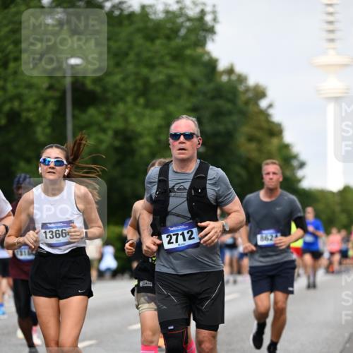 29.06.2025 - hella hamburg halbmarathon Dr. Thomas Lammeyer http://msf.ph/oto/8151716 29.06.2025 10:07:05 Kennedybrücke 1414, 1702, 2142, 2619, 2712, 2780, 2810, 2819, 3225, 3630, 4066, 4204, 4613, 4665, 5734, 6208, 6752, 6815, 6997, 7869, 7888, 8003, 8481, 8483, 8624, 9006, 10128 meine-sportfotos.de