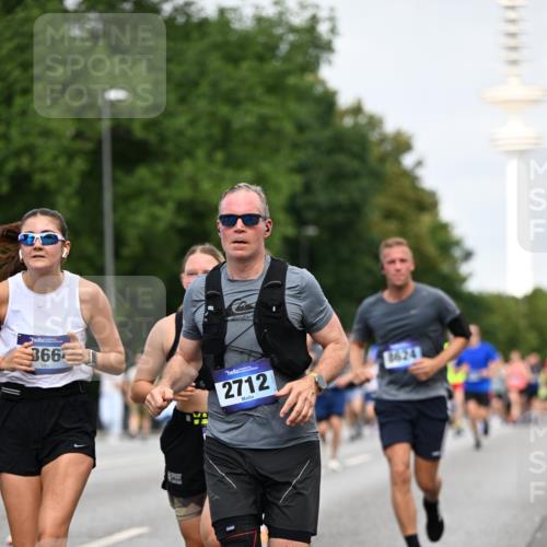 29.06.2025 - hella hamburg halbmarathon Dr. Thomas Lammeyer http://msf.ph/oto/8151723 29.06.2025 10:07:05 Kennedybrücke 1414, 1702, 2142, 2619, 2712, 2780, 2810, 2819, 3225, 3630, 4066, 4204, 4613, 4665, 5734, 6208, 6752, 6815, 6997, 7869, 7888, 8003, 8481, 8483, 8624, 9006, 10128 meine-sportfotos.de