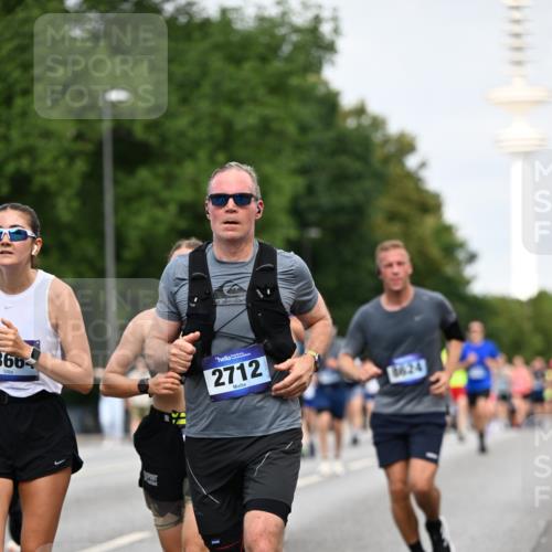 29.06.2025 - hella hamburg halbmarathon Dr. Thomas Lammeyer http://msf.ph/oto/8151727 29.06.2025 10:07:06 Kennedybrücke 1414, 1702, 2619, 2712, 2780, 2810, 2819, 3225, 3630, 4066, 4204, 4613, 4665, 5734, 6208, 6752, 6815, 6997, 7869, 7888, 8003, 8481, 8483, 8624, 9006, 10128 meine-sportfotos.de