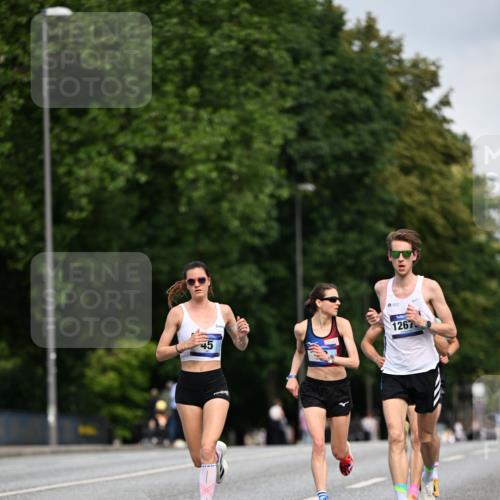 29.06.2025 - hella hamburg halbmarathon Dr. Thomas Lammeyer http://msf.ph/oto/8151731 29.06.2025 09:40:41 Kennedybrücke 45, 50, 3944 meine-sportfotos.de