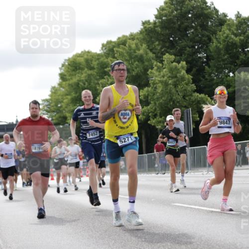 29.06.2025 - hella hamburg halbmarathon Jannik Wohlers http://msf.ph/oto/8151738 29.06.2025 10:14:52 Lombardsbrücke 1296, 1524, 1745, 2281, 2720, 3513, 3650, 4495, 5271, 5986, 6317, 7452, 7809, 7810, 7881, 8237, 8256, 8609, 9307, 9423, 9847, 9975, 9997, 10858, 11598, 11683, 12524, 13453, 13500, 13881, 14617, 15150, 15740, 16040, 17128, 17949, 18252, 18769, 18800, 18939, 19027 meine-sportfotos.de