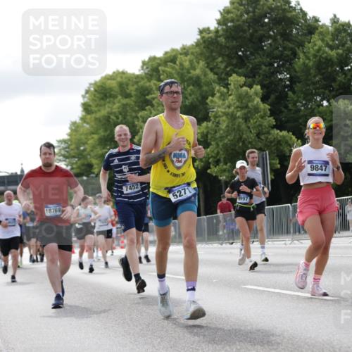 29.06.2025 - hella hamburg halbmarathon Jannik Wohlers http://msf.ph/oto/8151744 29.06.2025 10:14:52 Lombardsbrücke 1296, 1524, 1745, 2281, 2720, 3513, 3650, 4495, 5271, 5986, 6317, 7452, 7809, 7810, 7881, 8237, 8256, 8609, 9307, 9423, 9847, 9975, 9997, 10858, 11598, 11683, 12524, 13453, 13500, 13881, 14617, 15150, 15740, 16040, 17128, 17949, 18252, 18769, 18800, 18939, 19027 meine-sportfotos.de