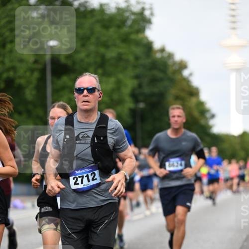 29.06.2025 - hella hamburg halbmarathon Dr. Thomas Lammeyer http://msf.ph/oto/8151745 29.06.2025 10:07:06 Kennedybrücke 1414, 1702, 2619, 2712, 2780, 2810, 2819, 3225, 3630, 4066, 4204, 4613, 4665, 5734, 6208, 6752, 6815, 6997, 7869, 7888, 8003, 8481, 8483, 8624, 9006, 10128 meine-sportfotos.de
