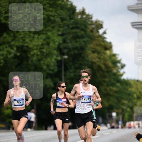 29.06.2025 - hella hamburg halbmarathon Dr. Thomas Lammeyer http://msf.ph/oto/8151747 29.06.2025 09:40:42 Kennedybrücke 45, 50, 3944 meine-sportfotos.de