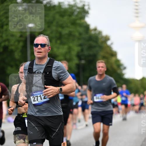 29.06.2025 - hella hamburg halbmarathon Dr. Thomas Lammeyer http://msf.ph/oto/8151752 29.06.2025 10:07:06 Kennedybrücke 1414, 1702, 2619, 2712, 2780, 2810, 2819, 3225, 3630, 4066, 4204, 4613, 4665, 5734, 6208, 6752, 6815, 6997, 7869, 7888, 8003, 8481, 8483, 8624, 9006, 10128 meine-sportfotos.de