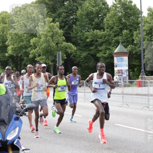 29.06.2025 - hella hamburg halbmarathon Jannik Wohlers http://msf.ph/oto/8151753 29.06.2025 09:30:57 Lombardsbrücke 1, 4, 5, 6, 7, 10, 11, 13, 16, 22, 23, 25, 59 meine-sportfotos.de