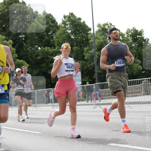 29.06.2025 - hella hamburg halbmarathon Jannik Wohlers http://msf.ph/oto/8151755 29.06.2025 10:14:53 Lombardsbrücke 1296, 1524, 1745, 2281, 2720, 3513, 3650, 4495, 5271, 5986, 6317, 7452, 7809, 7810, 7881, 8237, 8256, 8609, 9307, 9423, 9847, 9975, 9997, 10858, 11683, 12457, 12524, 13453, 13500, 13881, 14617, 15150, 15740, 16040, 17128, 17949, 18203, 18252, 18769, 18800, 18939, 19027 meine-sportfotos.de
