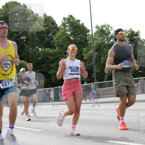 29.06.2025 - hella hamburg halbmarathon Jannik Wohlers http://msf.ph/oto/8151764 29.06.2025 10:14:53 Lombardsbrücke 1296, 1524, 1745, 2281, 2720, 3513, 3650, 4495, 5271, 5986, 6317, 7452, 7809, 7810, 7881, 8237, 8256, 8609, 9307, 9423, 9847, 9975, 9997, 10858, 11683, 12457, 12524, 13453, 13500, 13881, 14617, 15150, 15740, 16040, 17128, 17949, 18203, 18252, 18769, 18800, 18939, 19027 meine-sportfotos.de