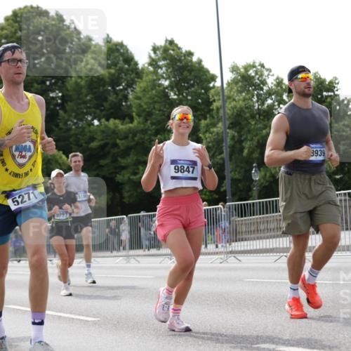 29.06.2025 - hella hamburg halbmarathon Jannik Wohlers http://msf.ph/oto/8151769 29.06.2025 10:14:53 Lombardsbrücke 1296, 1524, 1745, 2281, 2720, 3513, 3650, 4495, 5271, 5986, 6317, 7452, 7809, 7810, 7881, 8237, 8256, 8609, 9307, 9423, 9847, 9975, 9997, 10858, 11683, 12457, 12524, 13453, 13500, 13881, 14617, 15150, 15740, 16040, 17128, 17949, 18203, 18252, 18769, 18800, 18939, 19027 meine-sportfotos.de