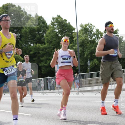 29.06.2025 - hella hamburg halbmarathon Jannik Wohlers http://msf.ph/oto/8151775 29.06.2025 10:14:53 Lombardsbrücke 1296, 1524, 1745, 2281, 2720, 3513, 3650, 4495, 5271, 5986, 6317, 7452, 7809, 7810, 7881, 8237, 8256, 8609, 9307, 9423, 9847, 9975, 9997, 10858, 11683, 12457, 12524, 13453, 13500, 13881, 14617, 15150, 15740, 16040, 17128, 17949, 18203, 18252, 18769, 18800, 18939, 19027 meine-sportfotos.de