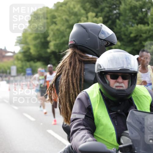 29.06.2025 - hella hamburg halbmarathon Jannik Wohlers http://msf.ph/oto/8151778 29.06.2025 09:30:58 Lombardsbrücke 1, 2, 4, 5, 6, 7, 8, 9, 10, 11, 13, 16, 22, 23, 25, 59 meine-sportfotos.de