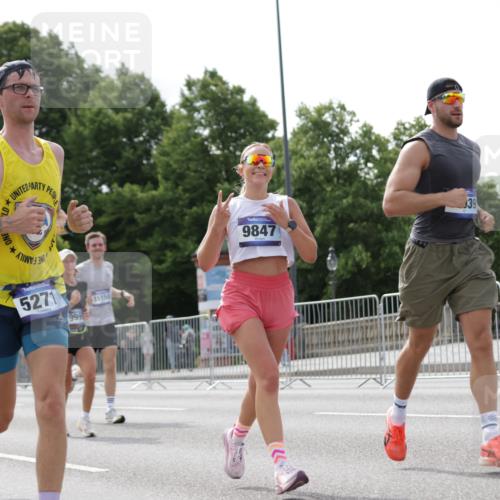 29.06.2025 - hella hamburg halbmarathon Jannik Wohlers http://msf.ph/oto/8151780 29.06.2025 10:14:53 Lombardsbrücke 1296, 1524, 1745, 2281, 2720, 3513, 3650, 4495, 5271, 5986, 6317, 7452, 7809, 7810, 7881, 8237, 8256, 8609, 9307, 9423, 9847, 9975, 9997, 10858, 11683, 12457, 12524, 13453, 13500, 13881, 14617, 15150, 15740, 16040, 17128, 17949, 18203, 18252, 18769, 18800, 18939, 19027 meine-sportfotos.de