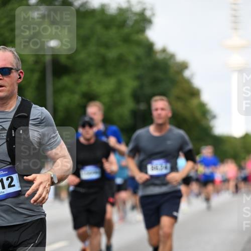 29.06.2025 - hella hamburg halbmarathon Dr. Thomas Lammeyer http://msf.ph/oto/8151781 29.06.2025 10:07:07 Kennedybrücke 1135, 1138, 1414, 1702, 2619, 2712, 2780, 2810, 2819, 3225, 3630, 4066, 4204, 4613, 4665, 5734, 6208, 6752, 6815, 7869, 7888, 8003, 8481, 8483, 8624, 9006, 9439, 10128 meine-sportfotos.de