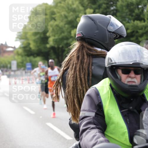 29.06.2025 - hella hamburg halbmarathon Jannik Wohlers http://msf.ph/oto/8151783 29.06.2025 09:30:58 Lombardsbrücke 1, 2, 4, 5, 6, 7, 8, 9, 10, 11, 13, 16, 22, 23, 25, 59 meine-sportfotos.de