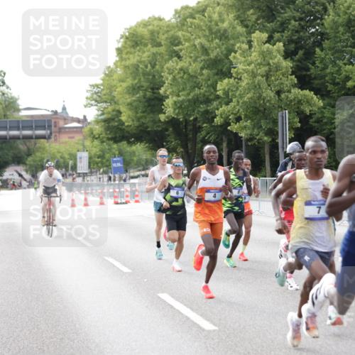 29.06.2025 - hella hamburg halbmarathon Jannik Wohlers http://msf.ph/oto/8151789 29.06.2025 09:30:58 Lombardsbrücke 1, 2, 4, 5, 6, 7, 8, 9, 10, 11, 13, 16, 22, 23, 25, 59 meine-sportfotos.de