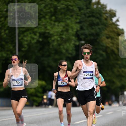 29.06.2025 - hella hamburg halbmarathon Dr. Thomas Lammeyer http://msf.ph/oto/8151798 29.06.2025 09:40:42 Kennedybrücke 45, 50, 3944 meine-sportfotos.de